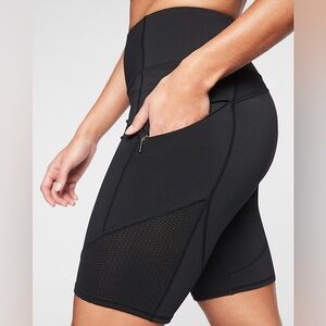 Athleta Contender Short 9”